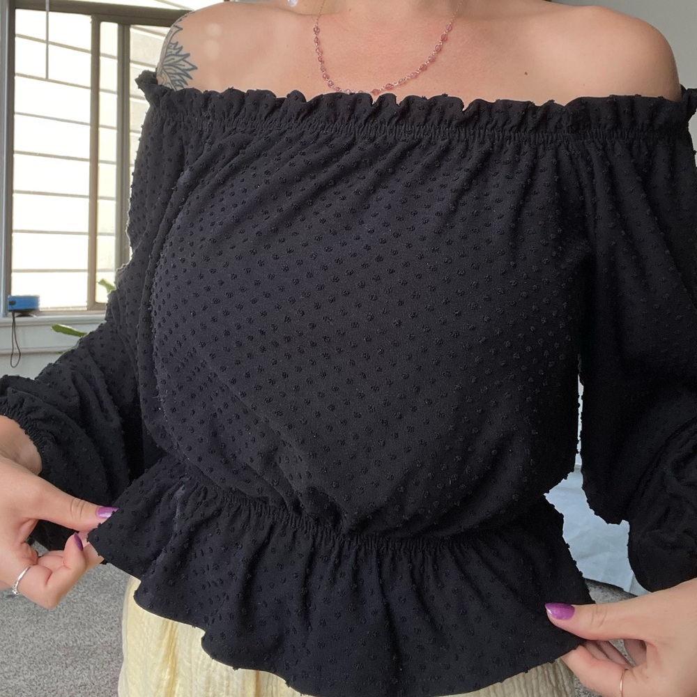 Black off the shoulder shirt - Picture 1 of 4